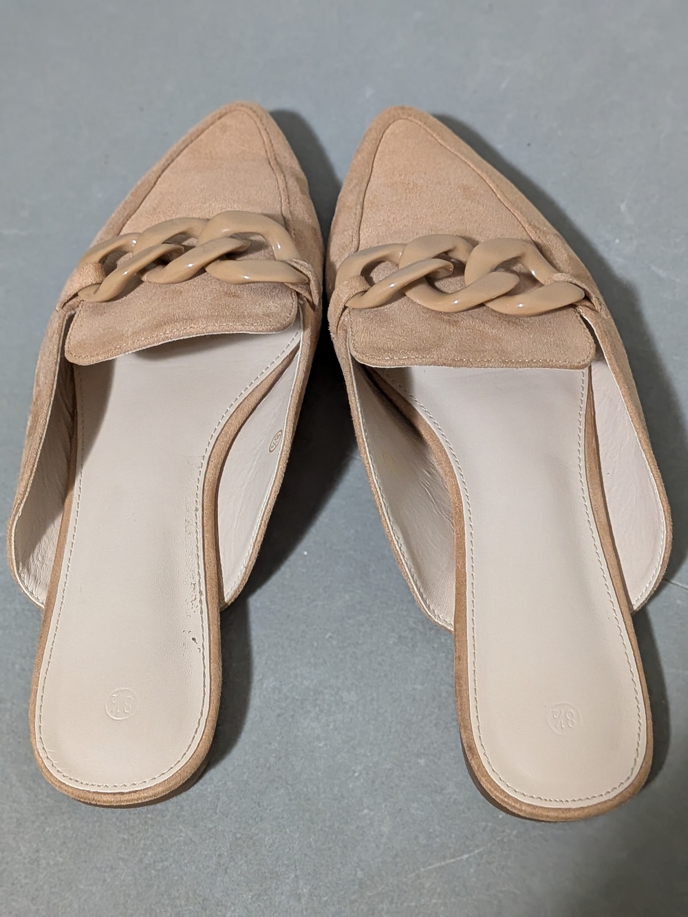 Juliet Holly Beige Backless Loafers Women's 8.5 EUC Buckle Detail Comfy Shoes